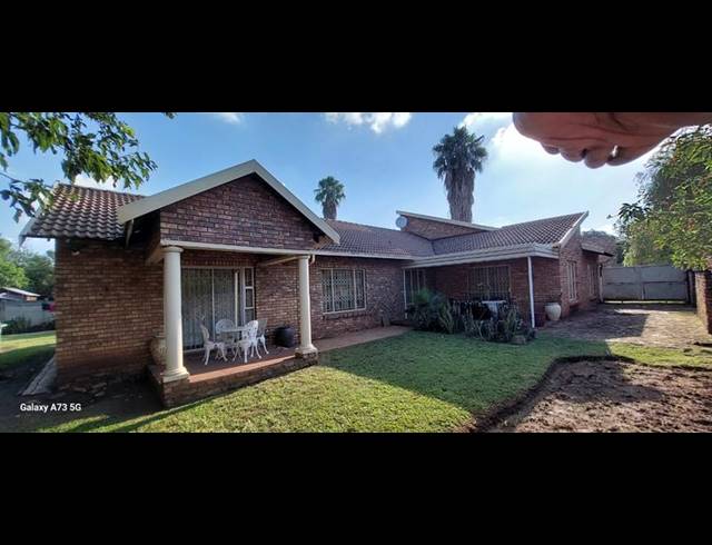 4 BEDROOM HOUSE FOR SALE IN THERESA PARK